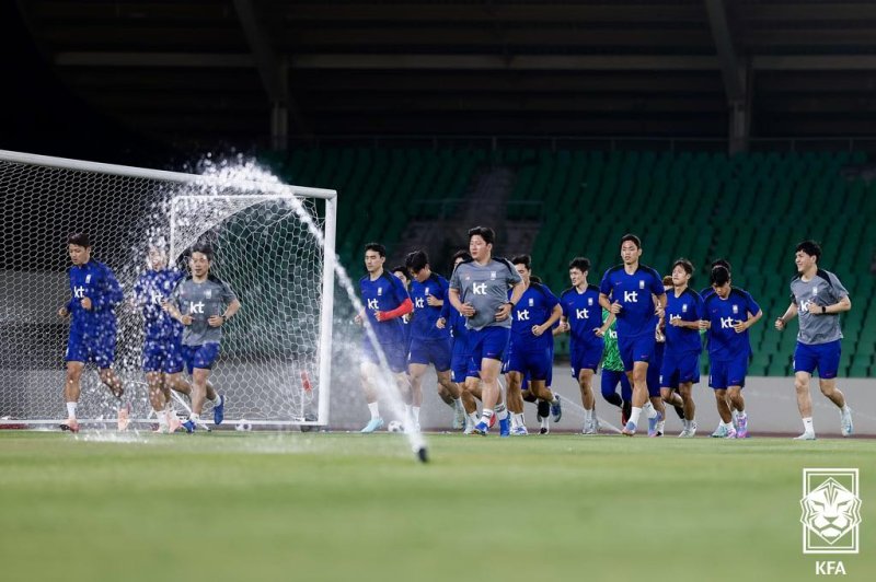 [서울=뉴시스] 2026 FIFA 북중미 월드컵 3차 예선 이라크와의 경기를 앞둔 축구대표팀이 3일(현지 시간) 이라크 바스라 알 파이하 스타디움에서 훈련하고 있다. (사진=대한축구협회 제공) 2025.06.04. photo@newsis.com *재판매 및 DB 금지