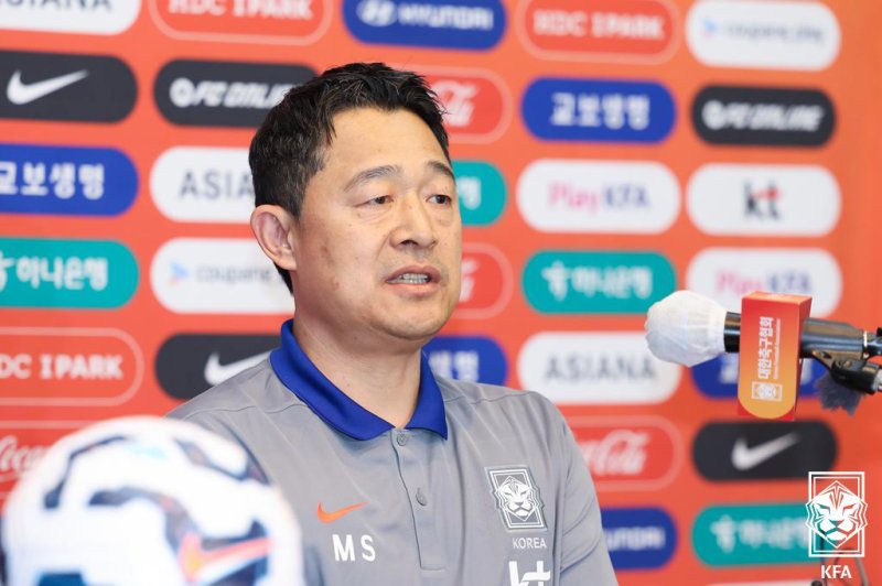 이민성 대한민국 22세 이하(U-22) 축구대표팀 감독이 4일 강원 원주시 인터불고 호텔에서 열린 취임 기자회견에서 취재진 질문에 답변하고 있다. (대한축구협회 제공, 재판매 및 DB금지) 2025.6.4/뉴스1 ⓒ News1 김진환 기자
