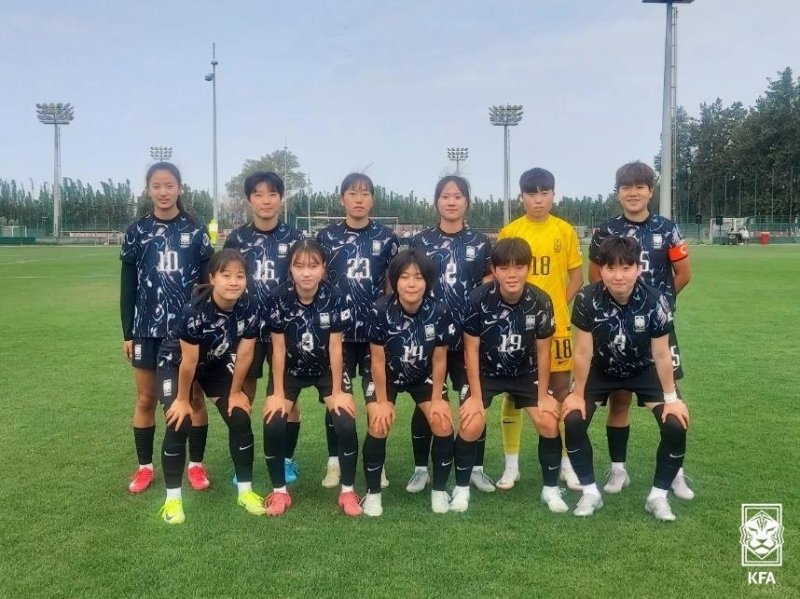 모로코와의 친선대회 3차전에 선발로 나선 여자 U-17 대표팀 선수들. (출처=연합뉴스)