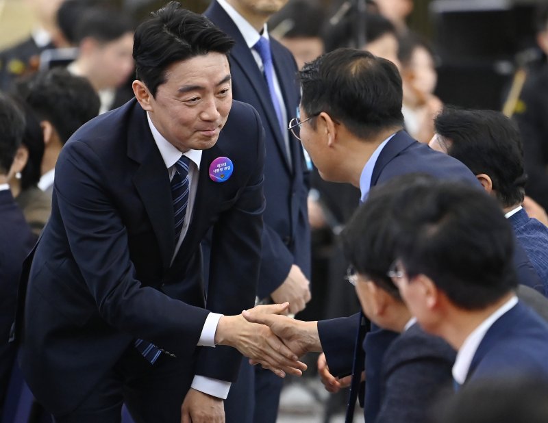 대통령실 비서실장에 내정된 강훈식 더불어민주당 의원이 4일 오전 서울 여의도 국회의사당에서 열린 이재명 제21대 대통령 취임선서에 참석하고 있다. 2025.6.4/뉴스1 ⓒ News1 국회사진기자단