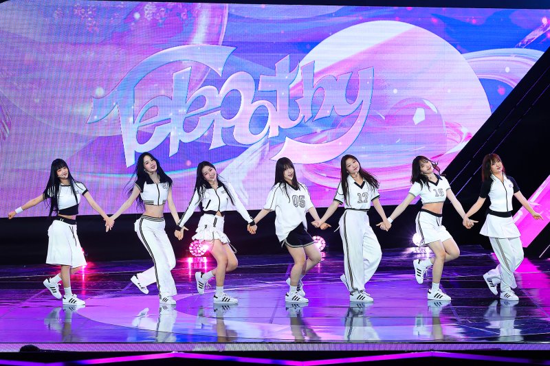 신인 유스피어 "선배 '오마이걸'처럼 롱런 걸그룹 될래요"