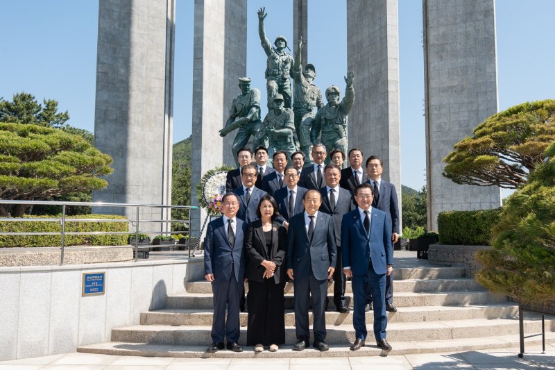 부산상의, 충혼탑서 "애국정신 마음에 새길 것"