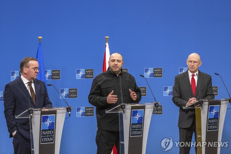 공동 기자회견 여는 독일-우크라-영국 국방장관 (출처=연합뉴스)