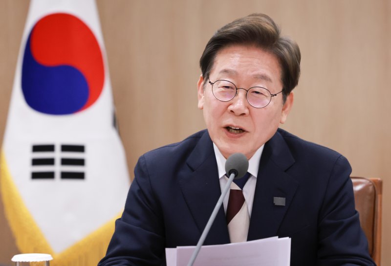 [서울=뉴시스] 최진석 기자 = 이재명 대통령이 4일 서울 용산 대통령실 청사에서 열린 '비상경제점검 태스크포스(TF) 회의'에서 발언하고 있다. (대통령실통신사진기자단) 2025.06.05. myjs@newsis.com
