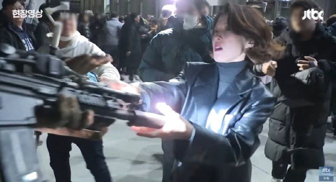 "부끄럽지도 않냐" 계엄군 총 잡았던 안귀령, 대통령실 부대변인 내정