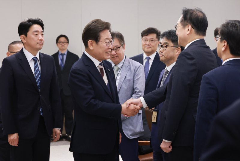 李 '경기·성남' 보좌진 3인방·'찐명 7인회' 김남국도 대통령실 합류