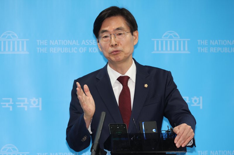 조경태 "지도부 총사퇴가 깔끔…3대 특검 자유투표 해야"