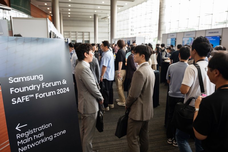 [서울=뉴시스]삼성전자가 내달 서울에서 연례행사인 '삼성 파운드리 포럼(Samsung Foundry Forum)'과 '세이프 포럼(SAFE·Samsung Advanced Foundry Ecosystem Forum) 2025'를 개최한다. 올해는 전년 대비 행사 규모가 대폭 축소될 전망이다. 사진은 지난해 열린 서울 삼성동 코엑스 전시관. (사진=삼성전자 제공) photo@newsis.com *재판매 및 DB 금지