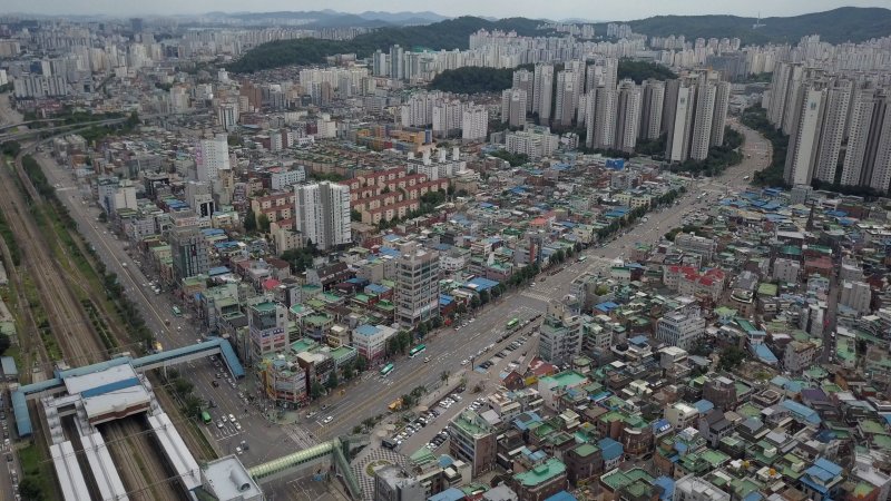 [군포=뉴시스] 재개발을 추진하는 금정역 일원 전경. (사진=군포시 제공). 2025.06.05.photo@newsis.com