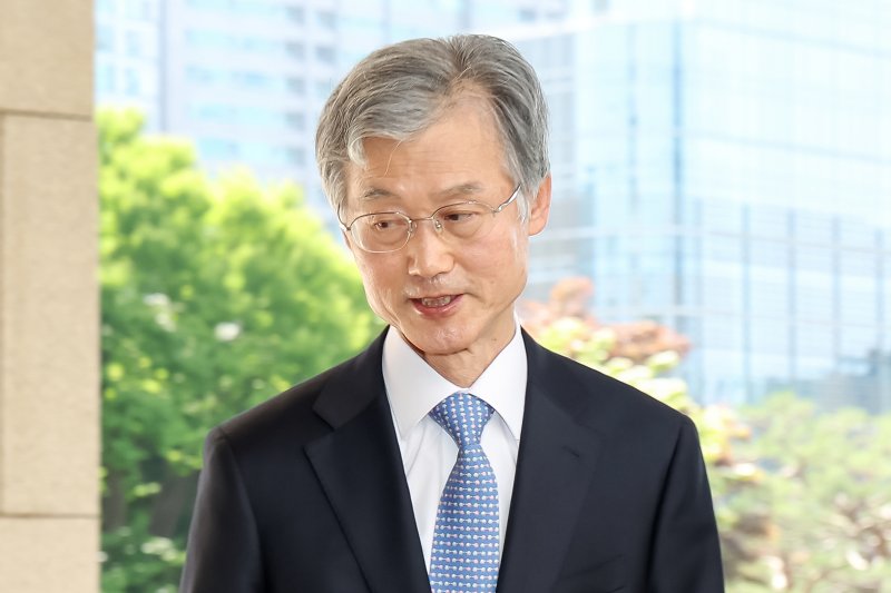 조희대 대법원장이 5일 오전 서울 서초구 대법원으로 출근하고 있다. 2025.6.5/뉴스1 ⓒ News1 민경석 기자