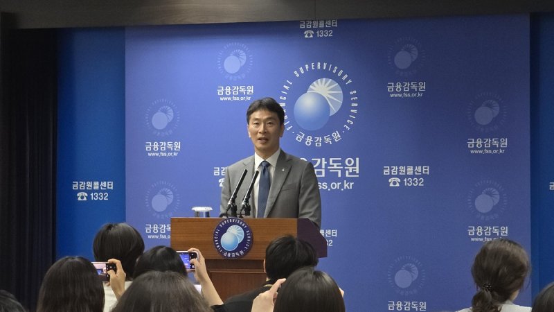 퇴임인사하는 이복현 금융감독원장 (출처=연합뉴스)