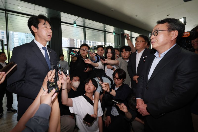 이훈기 "'면담 불응' 최태원, SKT 위약금 면제 나서야"