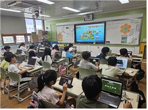 [광주=뉴시스]스마트인재개발원 '디지털 새싹' 기반 학습 멘토링 사업