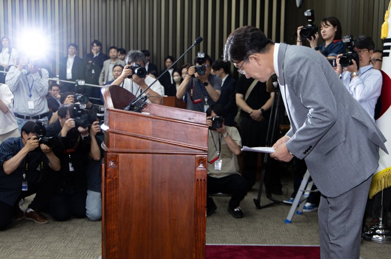 권성동 국민의힘 토토사이트추천가 5일 오전 서울 여의도 국회에서 열린 의원총회에서 발언을 마친 후 인사하고 있다. 2025.6.5/뉴스1 ⓒ News1 이재명 기자