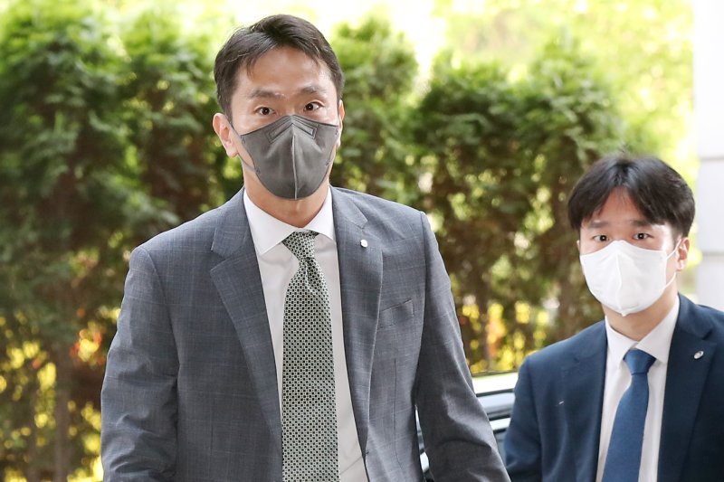 지난 2022년 6월 이복현 금융감독원장이 서울 영등포구 여의도 금감원으로 첫 출근하고 있다. 2022.6.8/뉴스1 ⓒ News1 민경석 기자