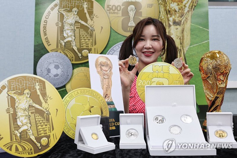 월드컵 2026 공식 기념주화 공개 (출처=연합뉴스)