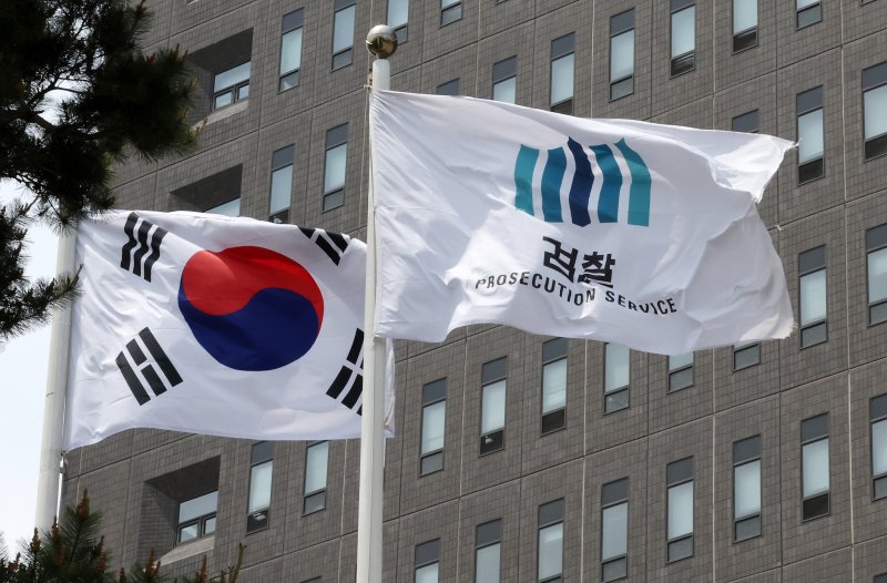 尹 부부 겨냥 '3대 특검'...파견검사만 120명 달해