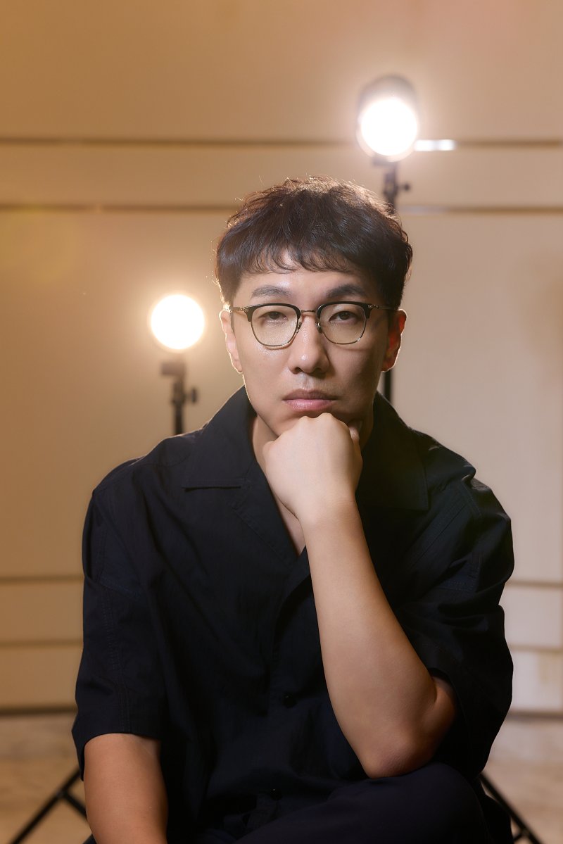 윤종빈 감독 "아쉬운 떡밥 회수? 시청자 낚을 의도 없었다" [N인터뷰]