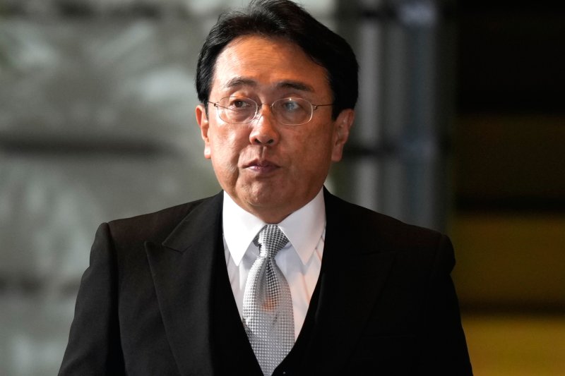 [도쿄=AP/뉴시스]지난해 10월 1일 아카자와 료세이 경제재정·재생상이 도쿄 총리 관저에 들어서고 있다. 2025.06.05.