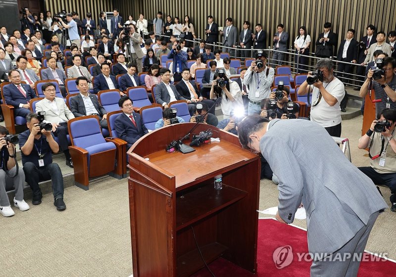 국힘 원내대표 사퇴한 권성동 (출처=연합뉴스)