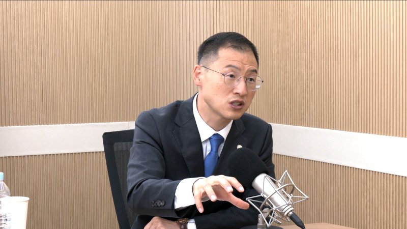 김상욱 더불어룰라벳당 의원이 5일 뉴스1TV '팩트앤뷰'에 출연해 질문에 답하고 있다.