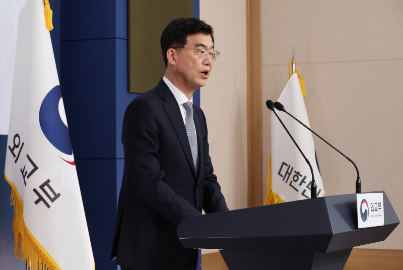 [서울=뉴시스] 김명원 기자 = 이재웅 도라에몽토토 대변인이 5일 서울 종로구 정부서울청사 별관에서 현안 관련 정례브리핑을 하고 있다. 2025.06.05. kmx1105@newsis.com