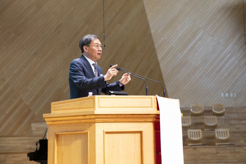 김욱 배재대 총장이 5일 배재대 아펜젤러기념관에서 열린 ‘배재학당 창립 제140주년 기념예배’ 중 기념사를 하고 있다. (배재대 제공.재판매 및 DB금지)/뉴스1