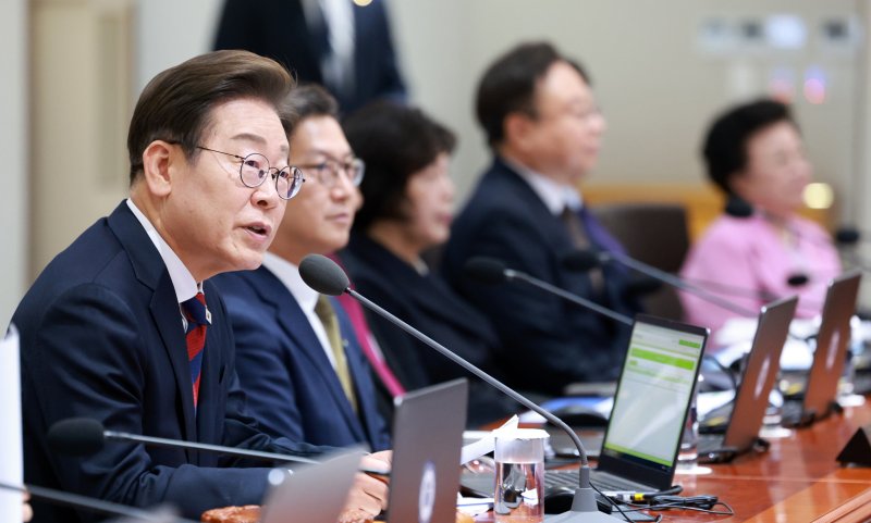 [서울=뉴시스] 고범준 기자 = 이재명 대통령이 5일 서울 용산구 대통령실 청사에서 열린 국무회의에서 발언하고 있다. 2025.06.05. bjko@newsis.com