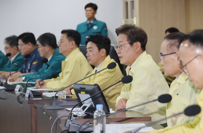 [서울=뉴시스] 고범준 기자 = 이재명 대통령이 5일 서울 용산구 대통령실 청사에서 열린 안전치안점검회의에서 발언하고 있다. (대통령실통신사진기자단) 2025.06.05. bjko@newsis.com