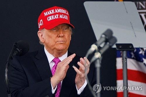 웨스트포인트 육사 졸업식 참석한 트럼프 대통령 (출처=연합뉴스)