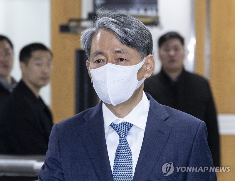 내란 임무 종사 1심 속행 공판 향하는 조지호 경찰청장 (출처=연합뉴스)