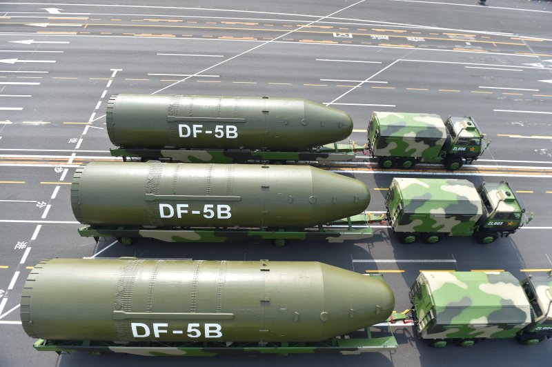 지난 2019년 10월 1일 중국 베이징에서 열린 열병식에서 공개된 중국의 대륙간탄도미사일(ICBM) '둥펑-5B'.신화뉴시스