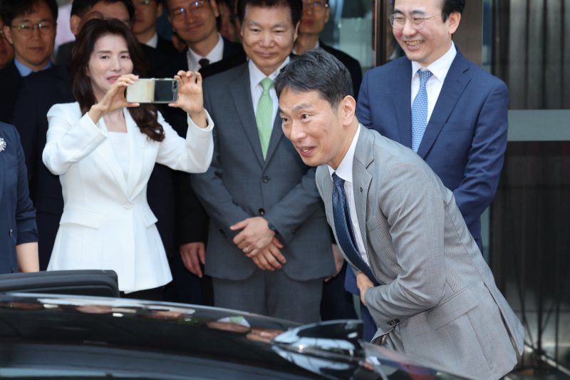 3년 임기 채우고 떠난 이복현 "경직된 태도·원칙 집착 송구"