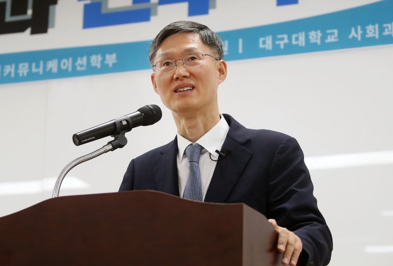 문형배 전 헌법재판소장 권한대행이 28일 오후 경북 경산시 대구대학교 경산캠퍼스에서 '헌법과 민주주의'를 주제로 특강하고 있다. 2025.5.28/뉴스1 ⓒ News1 공정식 기자