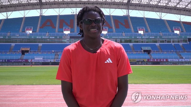 인터뷰하는 육상 기대주 비웨사 (출처=연합뉴스)