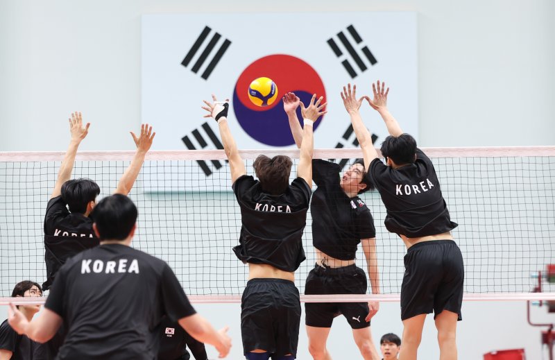 [진천=뉴시스] 황준선 기자 = 대한민국 세이벳 남자 국가대표팀 선수들이 23일 오후 충북 진천군 진천국가대표선수촌에서 훈련을 하고 있다. 2025.05.23. hwang@newsis.com