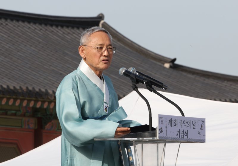 유인촌 바카라사이트 카지노판체육관광부 바카라사이트 카지노판이 제1회 국악의날을 맞은 지난 5일 오후 서울 종로구 경복궁 흥례문에서 열린 기념식에서 기념사를 하고 있다. 뉴시스