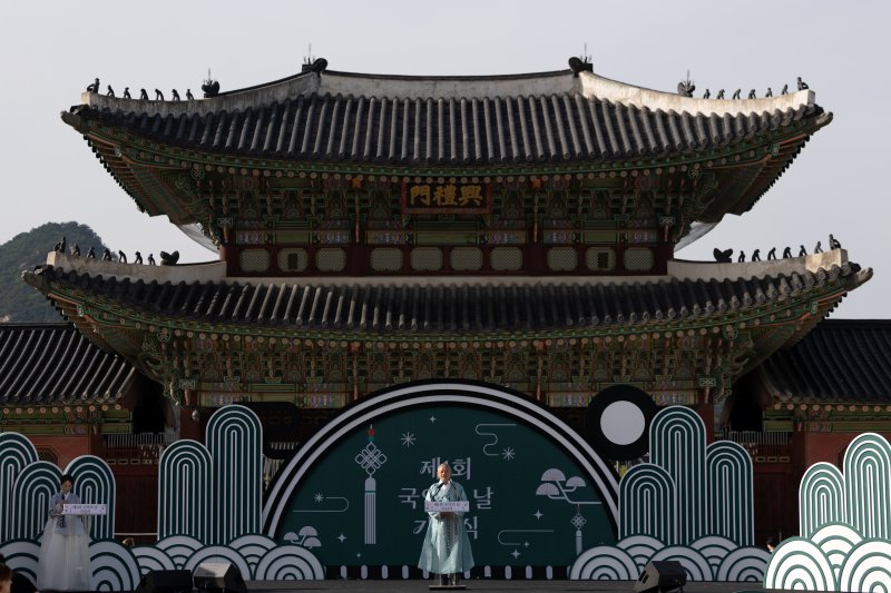 유인촌 문화체육관광부 장관이 온라인 바카라 서울 종로구 경복궁 흥례문 광장에서 열린 '제1회 국악의 날 기념식'에서 기념사하고 있다. 2025.6.5/뉴스1 ⓒ News1 이승배 기자