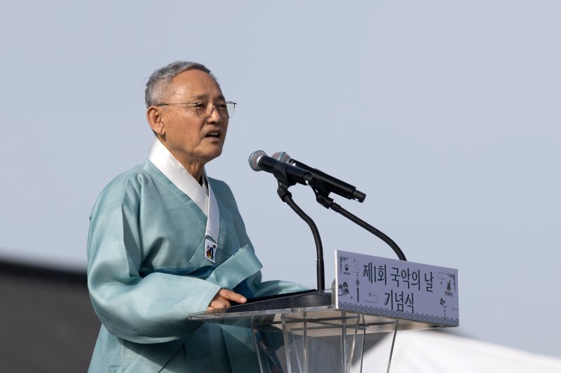 유인촌 문화체육관광부 장관이 온라인 바카라 서울 종로구 경복궁 흥례문 광장에서 열린 '제1회 국악의 날 기념식'에서 기념사하고 있다. 2025.6.5/뉴스1 ⓒ News1 이승배 기자