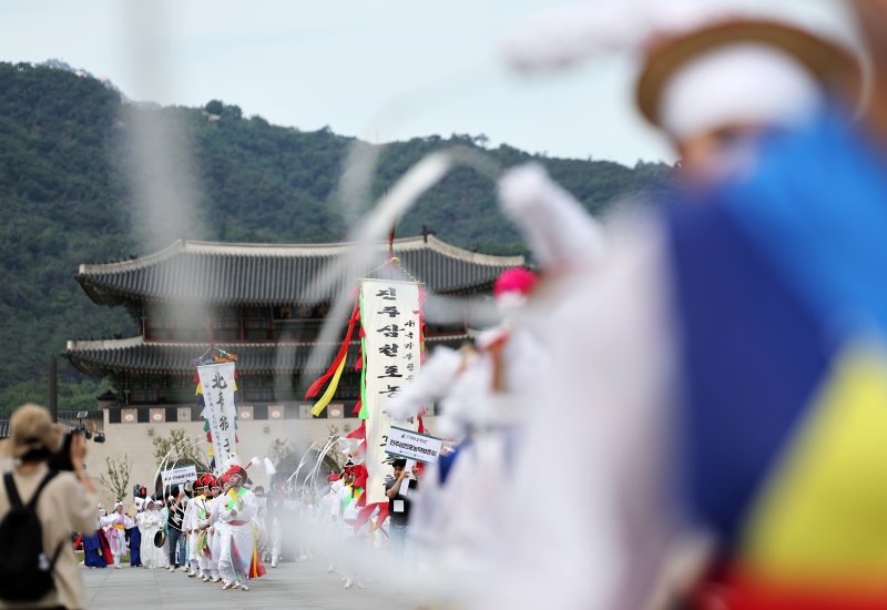 제1회 온라인 바카라날인 5일 오후 서울 종로구 광화문광장에서 '여민락 대축제' 국악의 날 기념 퍼레이드가 열리고 있다. 2025.6.5/뉴스1 ⓒ News1 오대일 기자