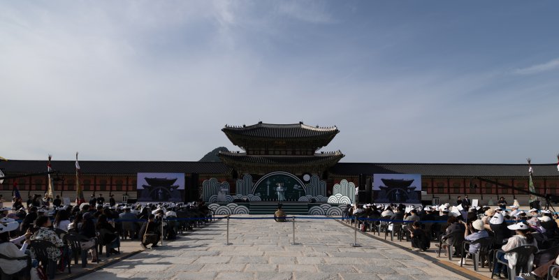유인촌 문화체육관광부 장관이 온라인 바카라 서울 종로구 경복궁 흥례문 광장에서 열린 '제1회 국악의 날 기념식'에서 기념사하고 있다. 2025.6.5/뉴스1 ⓒ News1 이승배 기자
