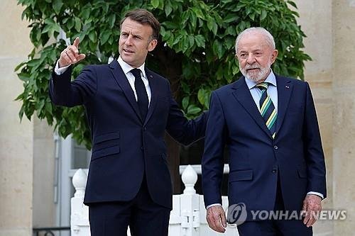 파리 찾은 브라질 룰라 대통령 (출처=연합뉴스)