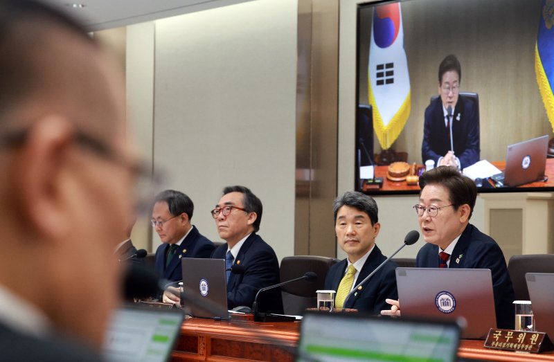 [서울=뉴시스] 고범준 기자 = 이재명 대통령이 5일 서울 용산구 대통령실 청사에서 열린 국무회의에서 발언하고 있다. 2025.06.05. bjko@newsis.com