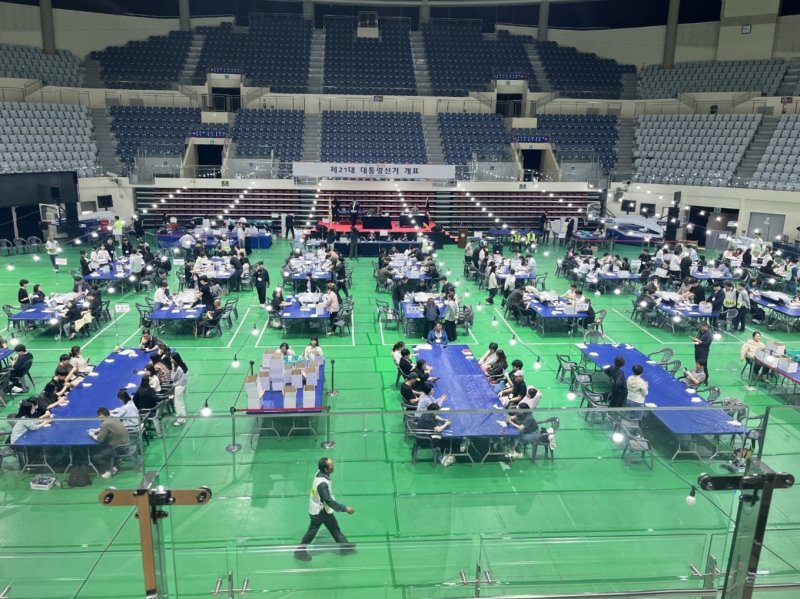 지난 3일 대선 개표를 진행하고 있는 안동체육관 2025.6.5/뉴스1 신성훈 기자