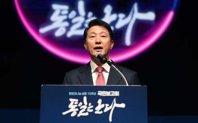 [서울=뉴시스] 홍효식 기자 = 오세훈 서울시장이 지난달 26일 서울 중구 대한상공회의소 국제회의장에서 열린 통일과 나눔 설립 10주년 국민보고회에서 축사하고 있다. 2025.05.26. yesphoto@newsis.com