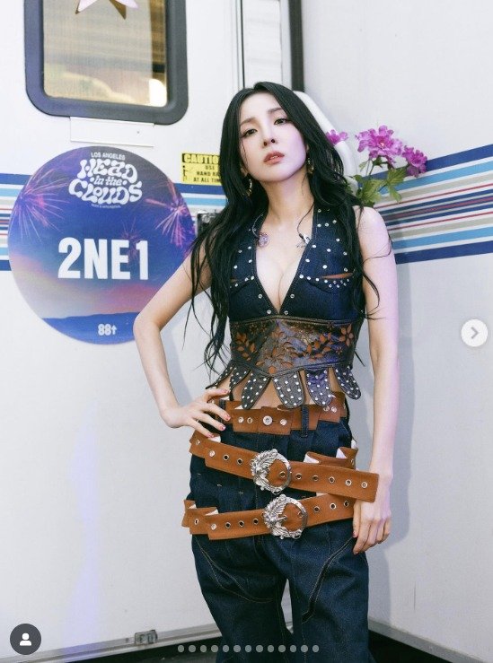 산다라박 맞아? 과감 의상 입고 뽐낸 반전 글래머 몸매