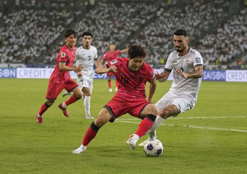 홍명보호 이라크 2-0 완파..북중미행 확정
