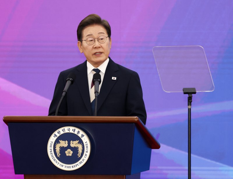 이재명 대통령이 6일 국립서울현충원에서 거행되는 제70회 현충일 추념식에 참석했다. 사진은 이 대통령이 지난 4일 서울 여의도 국회 본청 로텐더홀에서 제21대 대통령 취임사를 하고 있는 모습. 2025.6.4/뉴스1 ⓒ News1 국회사진기자단