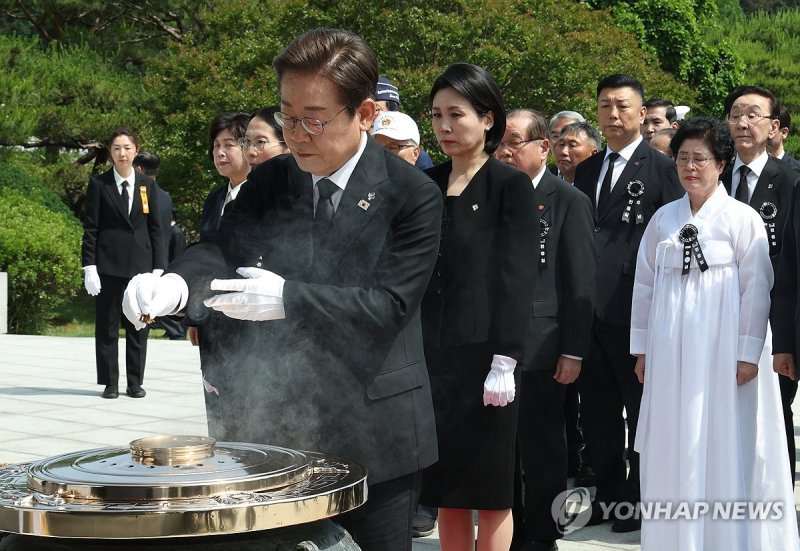 현충탑 참배하는 이재명 대통령 (출처=연합뉴스)
