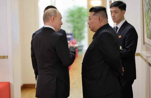 (평양 노동신문=뉴스1) = 김정은 북한 노동당 총비서와 블라디미르 푸틴 러시아 대통령. 재배포 금지. DB 금지. For Use Only in the Republic of Korea. Redistribution Prohibited] rodongphoto@news1.kr